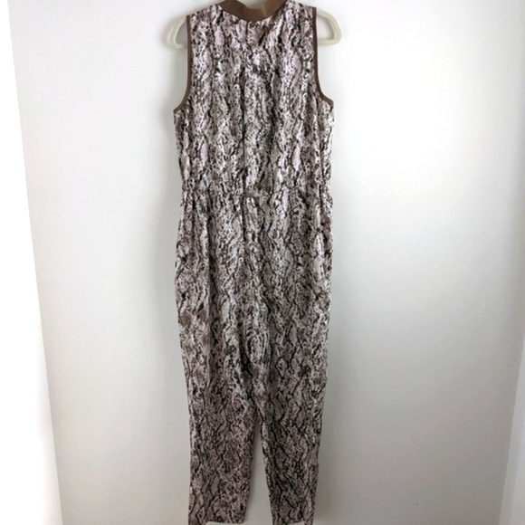 𝅺nwt DKNY Sleeveless Animal Print Jumpsuit Zip Front and Pockets - Picture 3 of 16